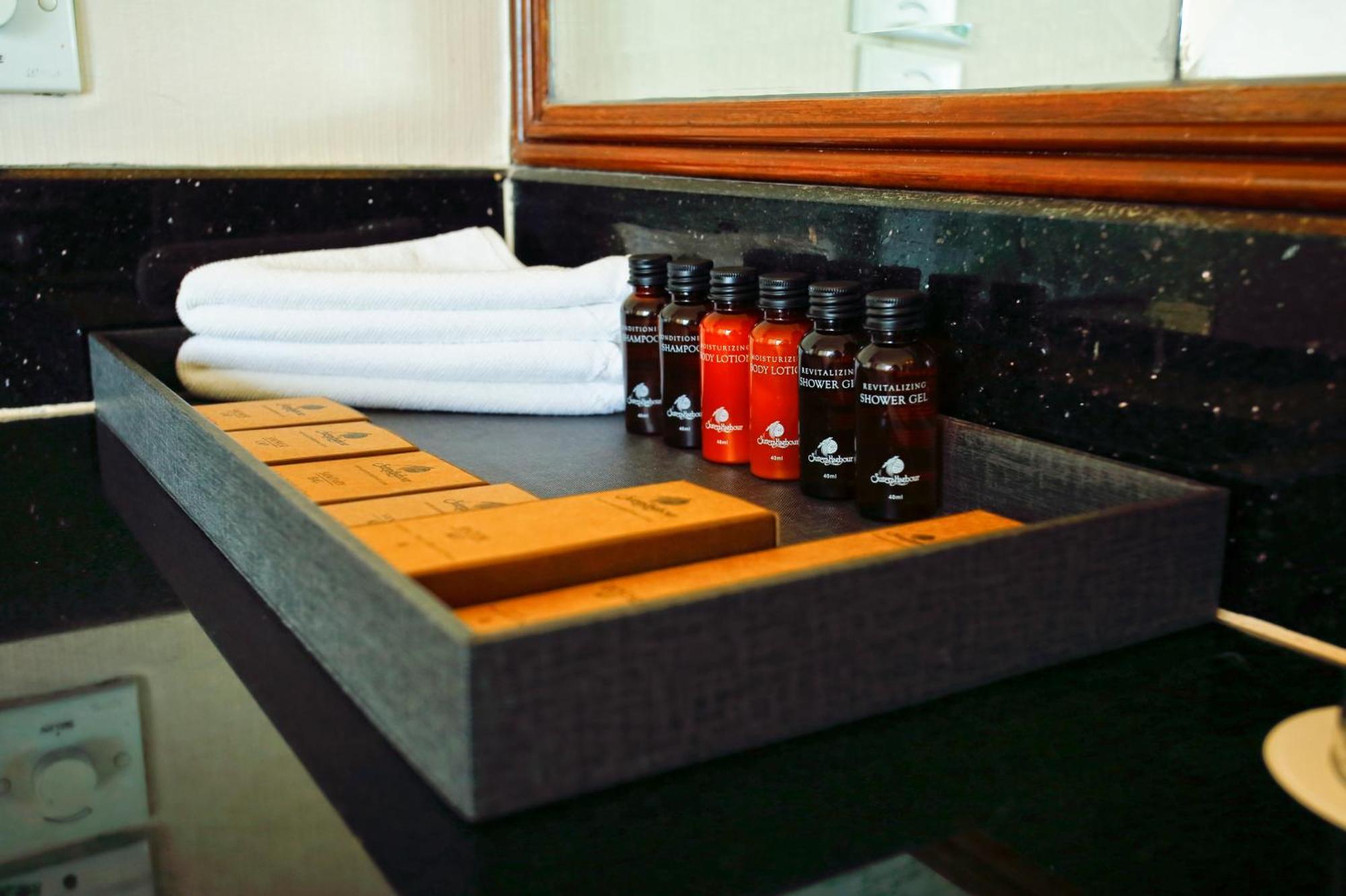 The Pacific Sutera Hotel Kota Kinabalu Exterior foto A bathroom tray